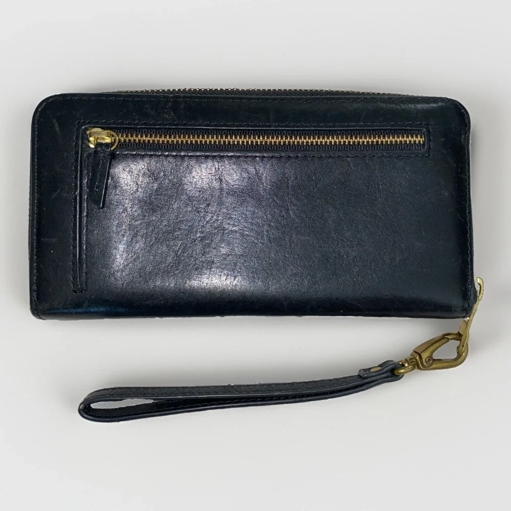 Fossil Black Leather Zip Around Wristlet Wallet Detachable Strap